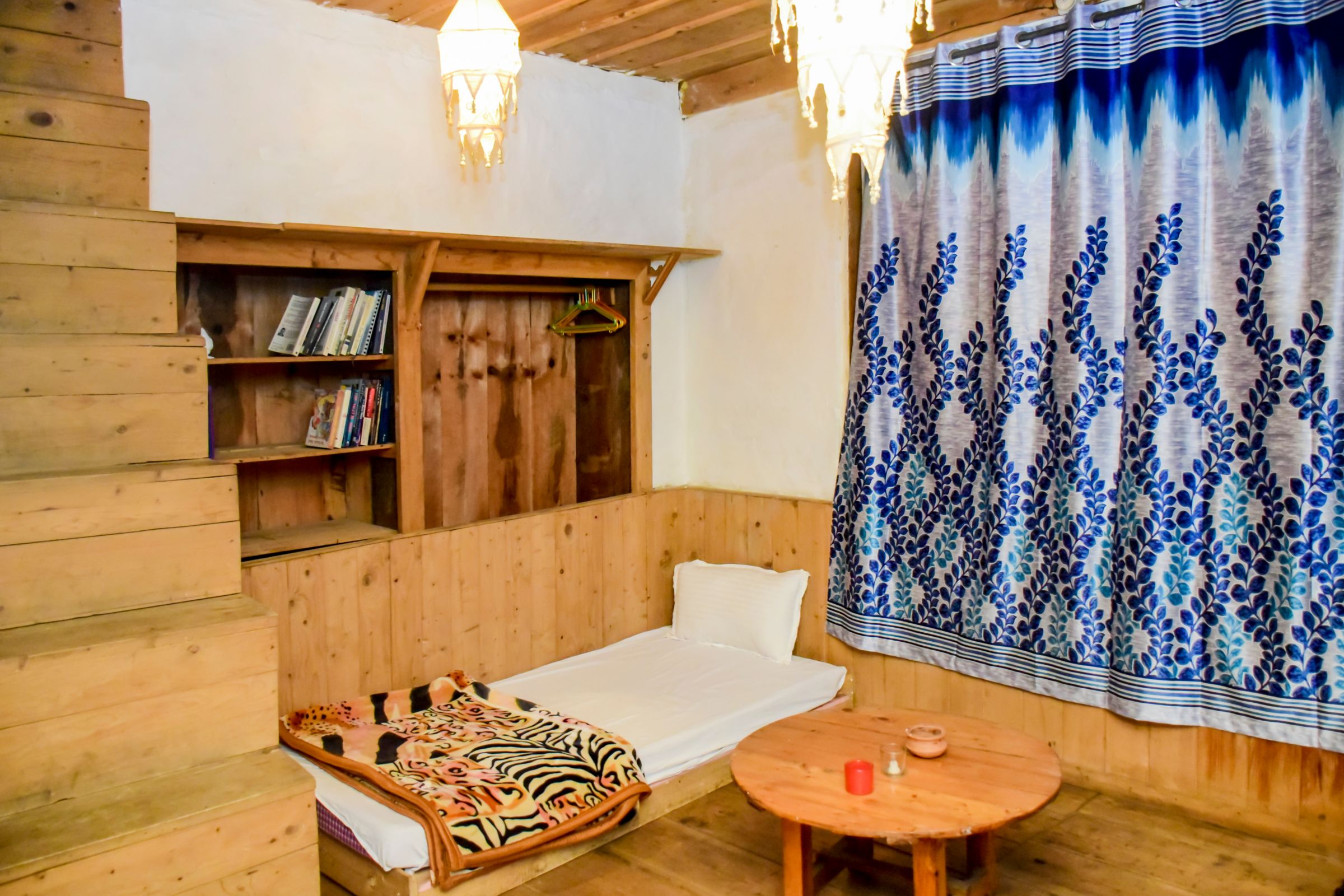Narayan Cottage (DELUXE ROOM) - Tap to explore photos