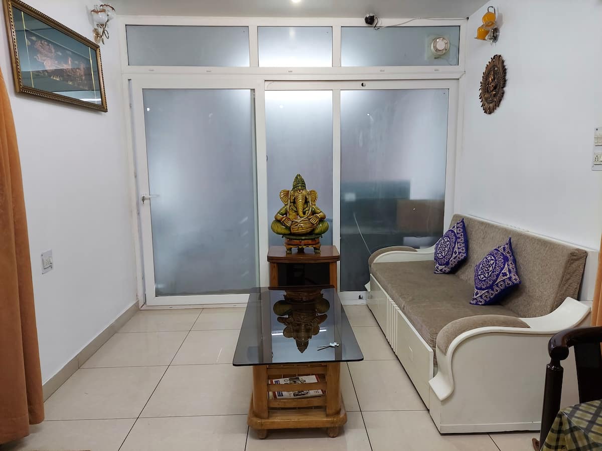Spacious room in nainital - Tap to explore photos