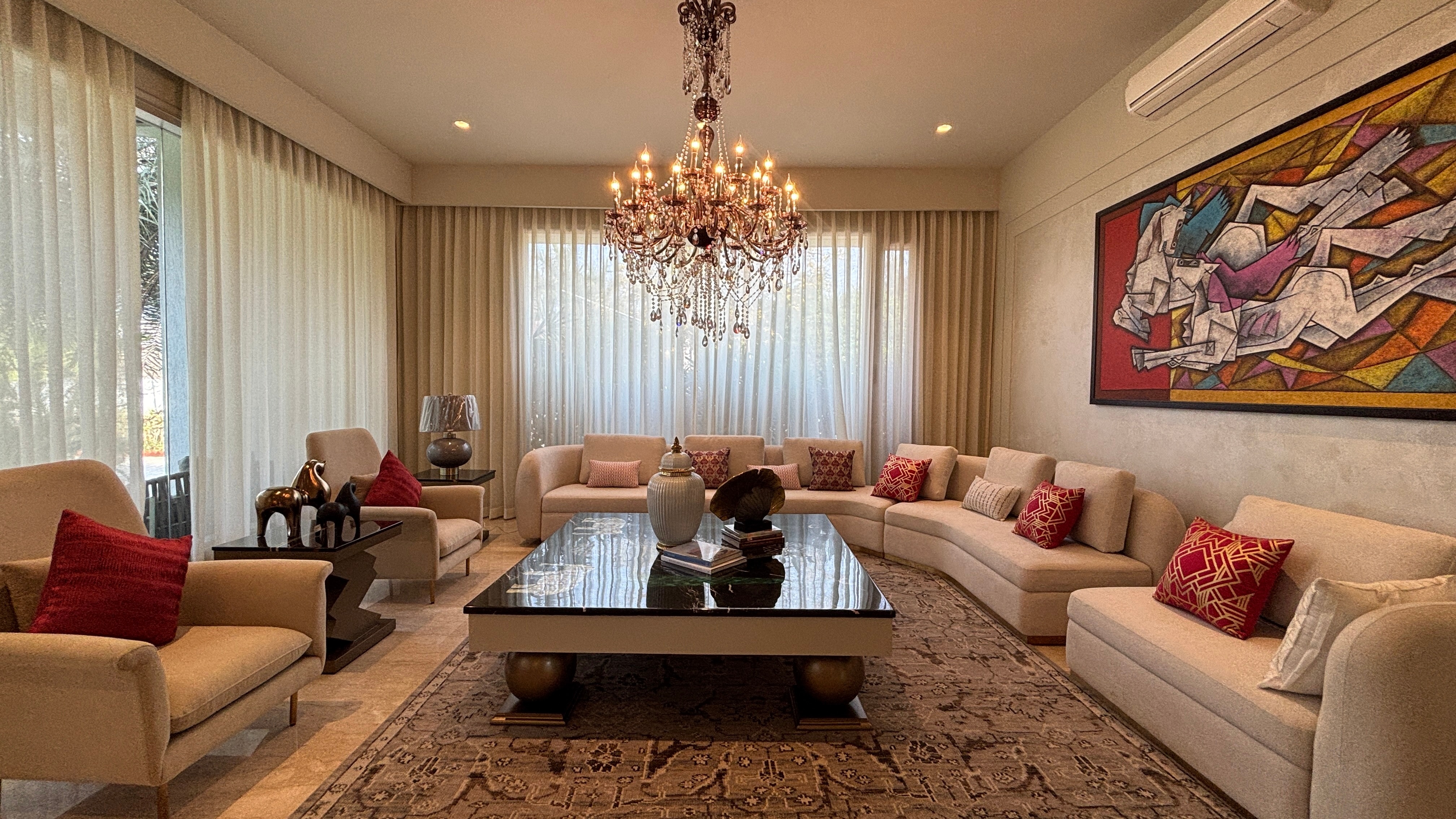 MR Farm Exquisite 5BHK Luxury Farm with Pool - Tap to explore photos
