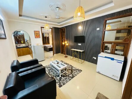Spacious 2 BHK Near airport Peace amidst chaos - Tap to explore photos