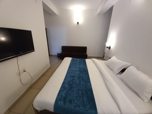Cozy Nest Home Stay - Tap to explore photos