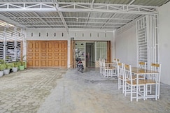OYO 92950 Orien Guesthouse, Pematangsiantar