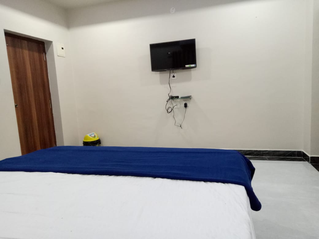 SRI Pranams International Hotel - Tap to explore photos
