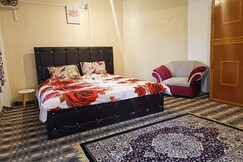 Whispering Pines Garden Retreat Near Airport, Srinagar