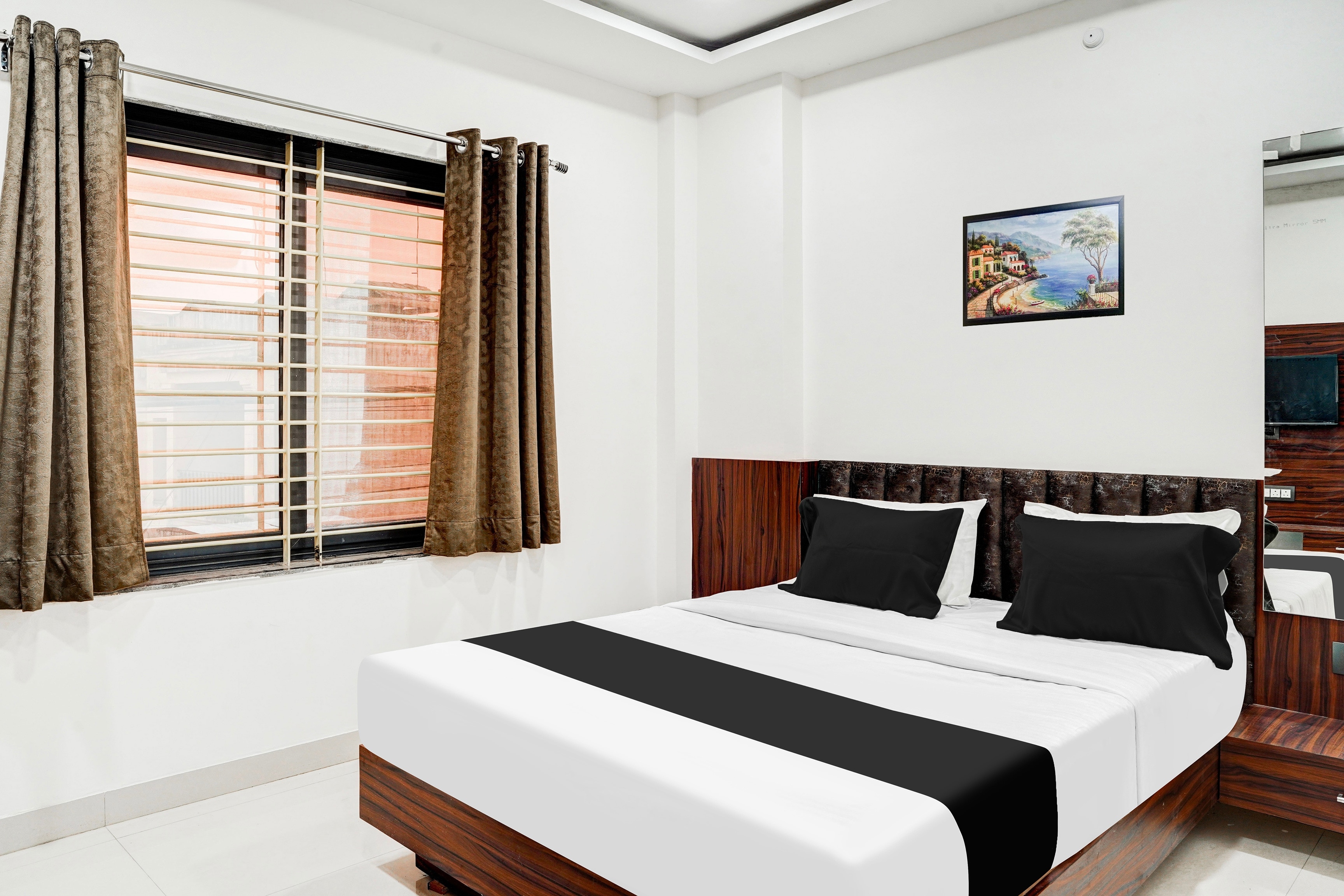 Hotel O Rudra Palace - Tap to explore photos