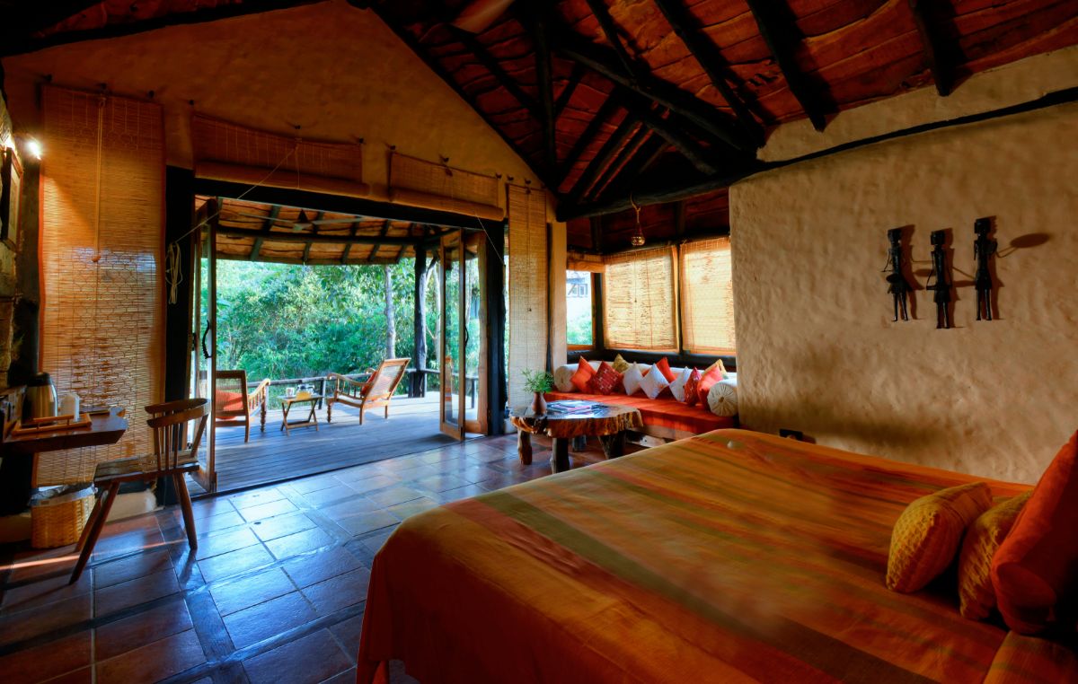 Kanha Earth Lodge - Tap to explore photos