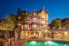 The Chateau Garli, Dasua