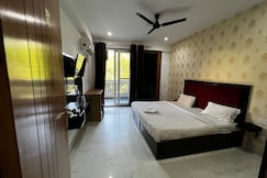 Hotel Wedlock subhash chowk Gurgaon, Gurgaon