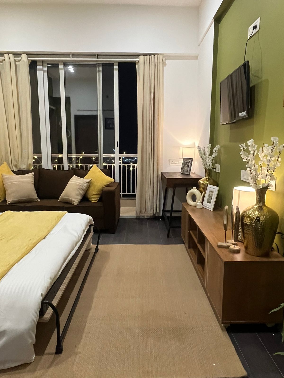 Elegant Apartment In Chandigarh - Tap to explore photos