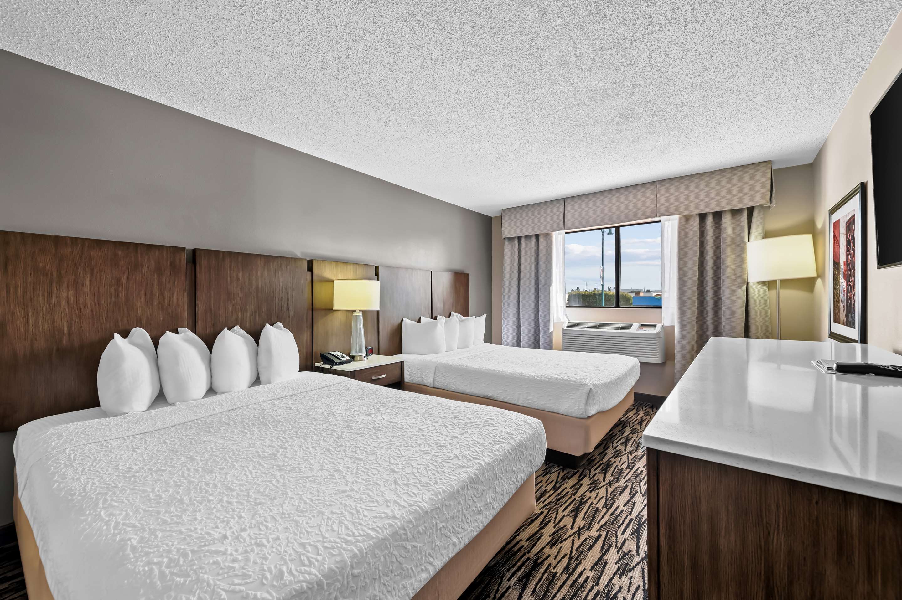 Best Western Los Alamitos Inn & Suites - Tap to explore photos