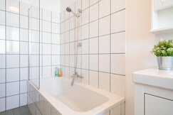 Large Antwerp City Center Apartments | 2BBK | Wi-Fi |, Antwerp