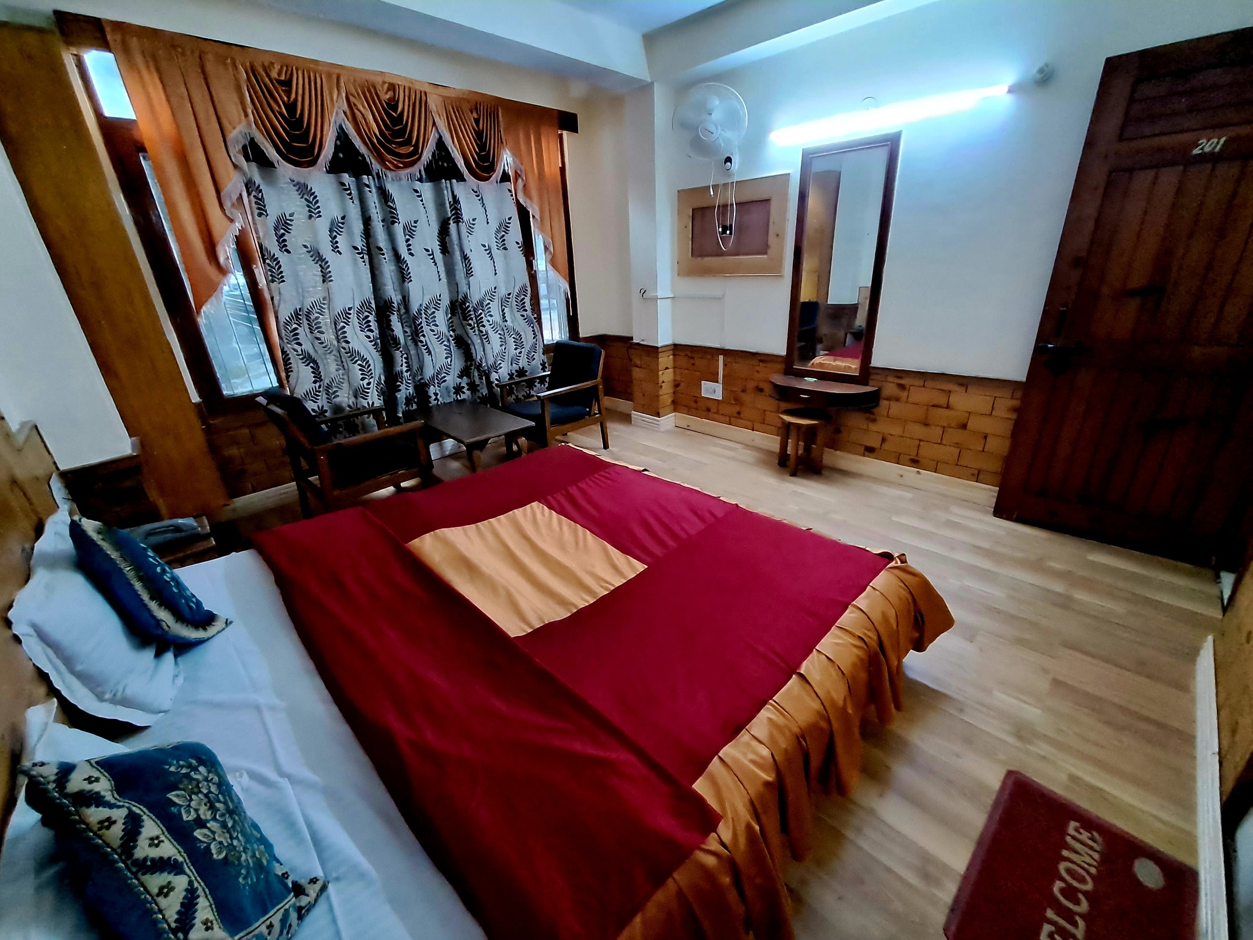 Hotel Snow Mountain Mall Road Manali - Tap to explore photos