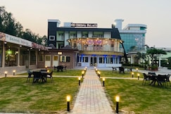 Hotel Drona Palace, Thakurdwara