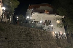 Aryan villa by the Ollivanders, Parwanoo