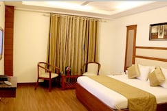 Hotel Paras, Rajpura