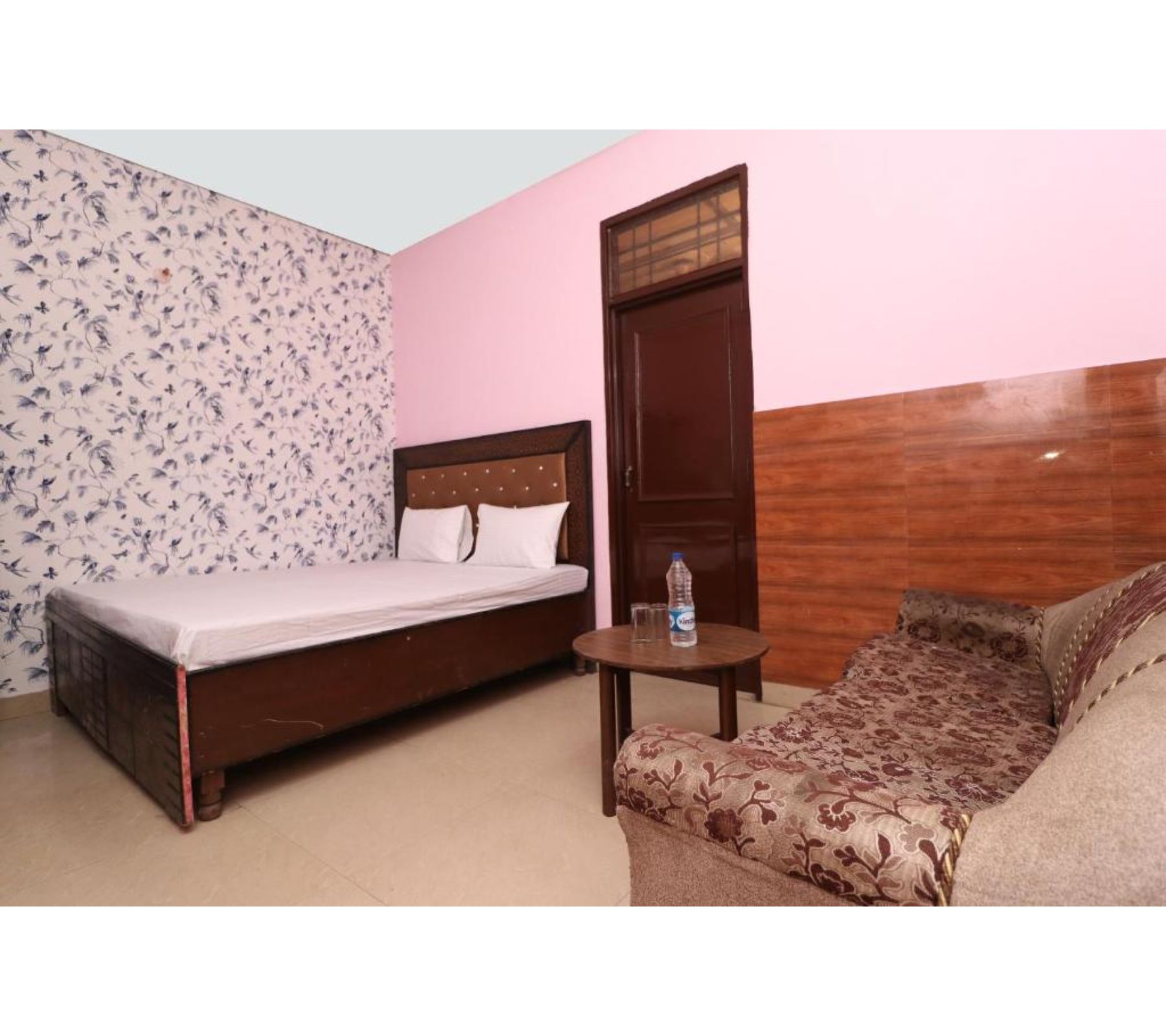 Hotel Arya Nayagaon - Tap to explore photos