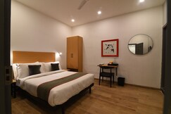 Super Townhouse Royapettah Near U.S Consulate, Chennai