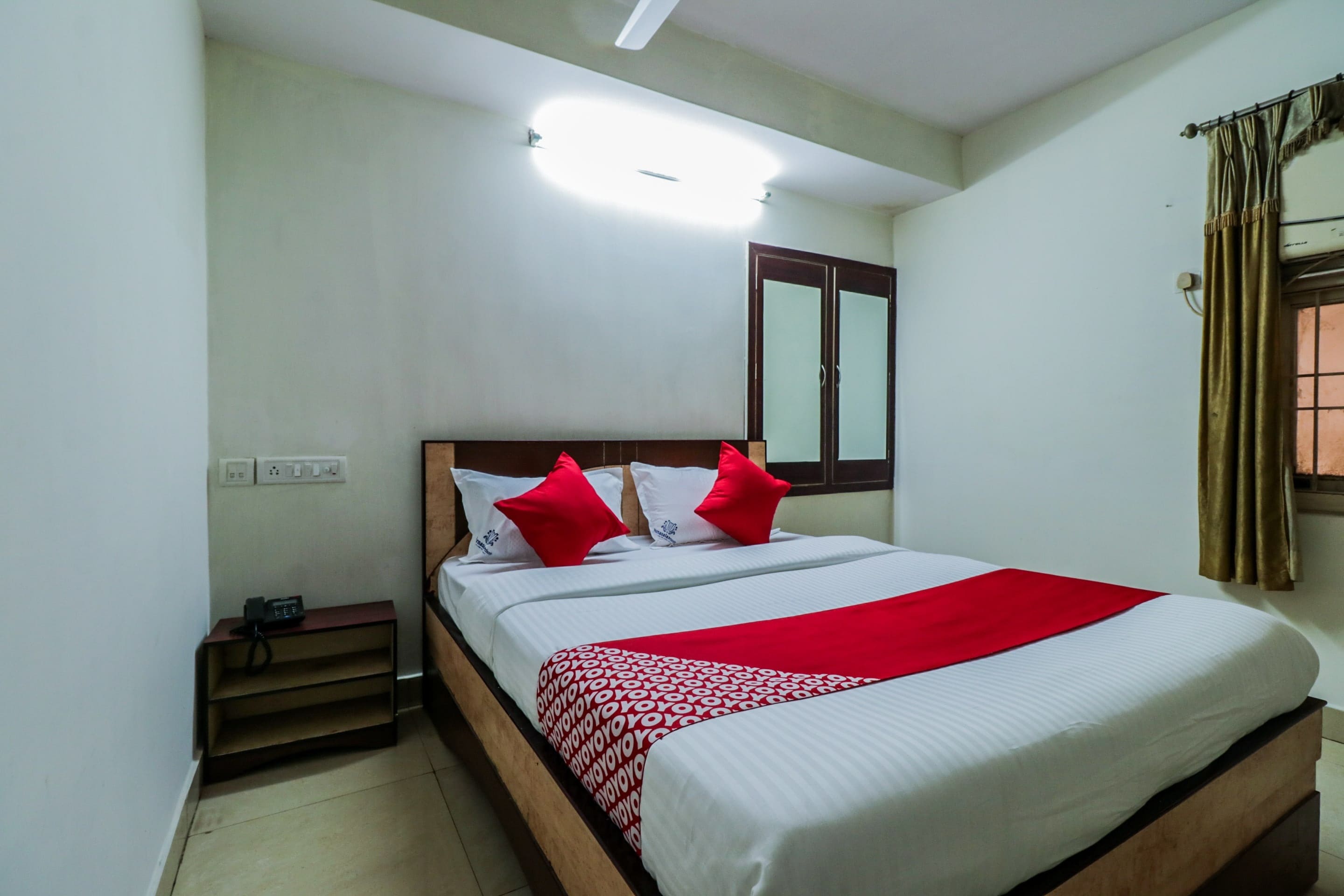 Super Hotel O Parnasala Princely - Tap to explore photos