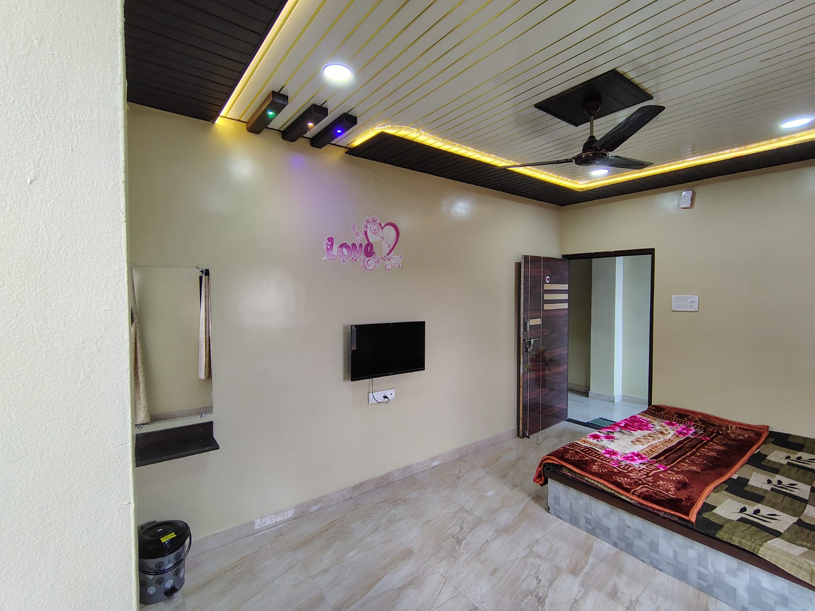 Hotel Galaxy Lodging And Boarding - Tap to explore photos