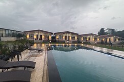 Peak Paradise Resort, Matheran