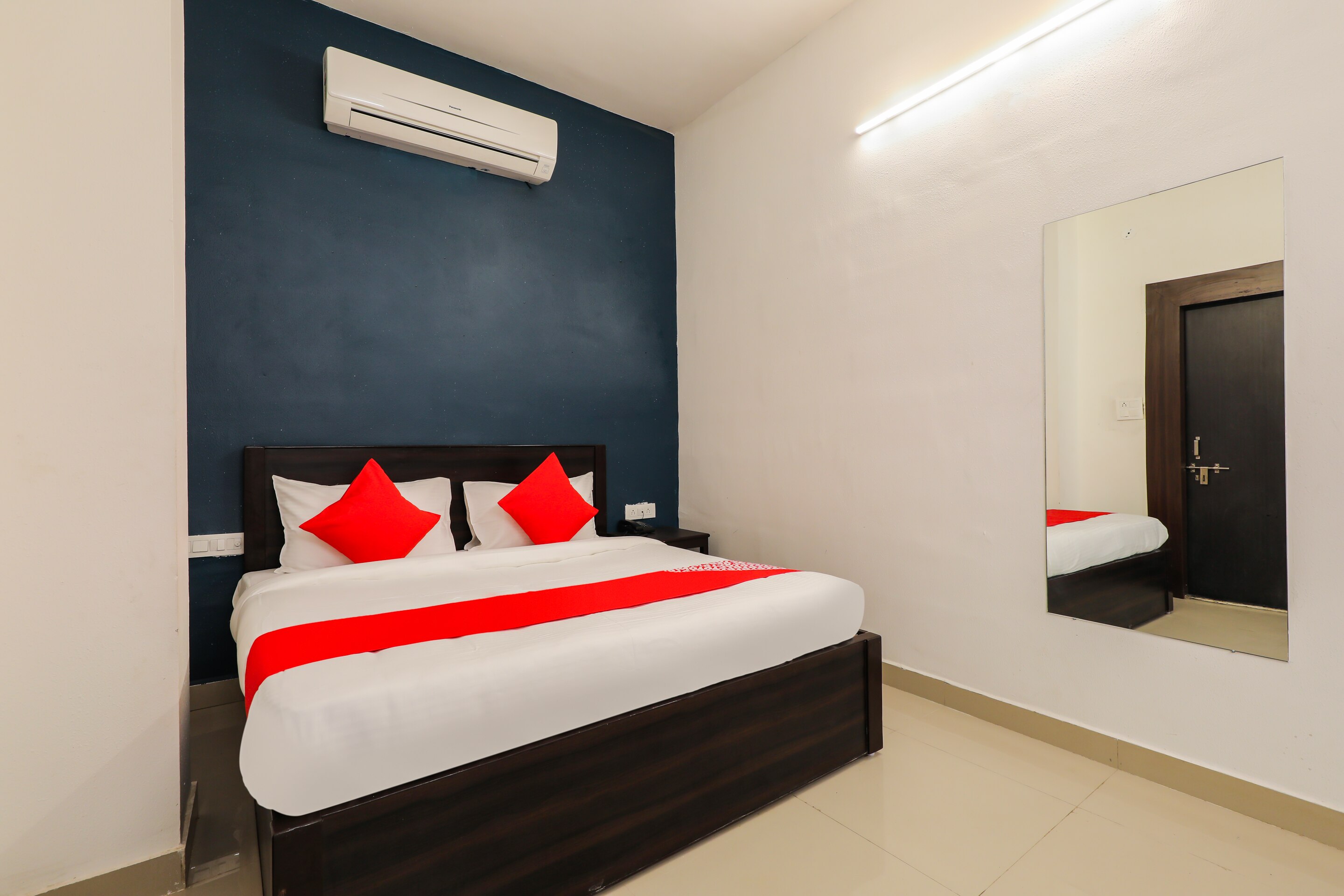 Hotel O Saket Inn - Tap to explore photos