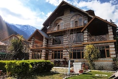 3BHK Himalayan Chalet   By Aarjavam Stays, Manali