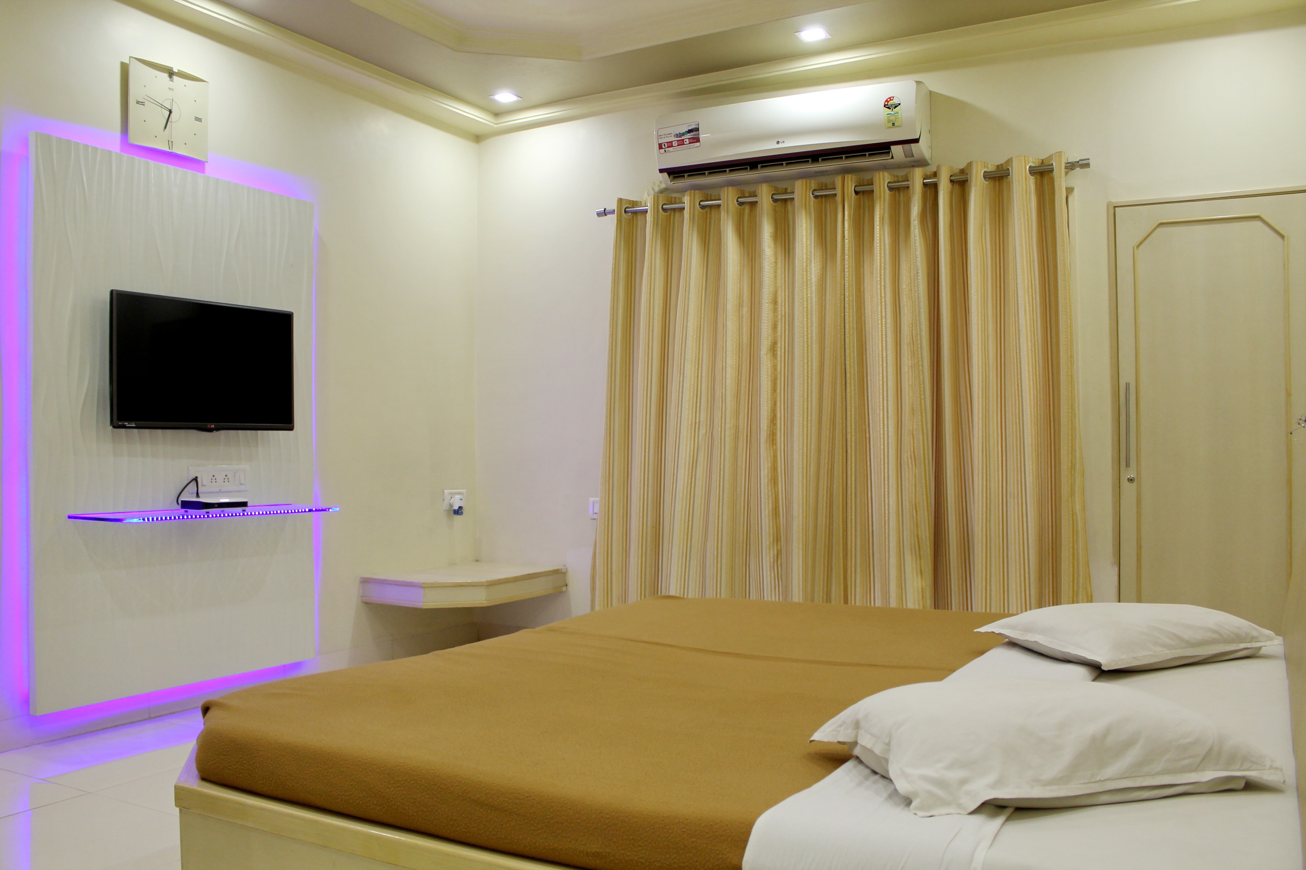 Hotel Kuber - Tap to explore photos