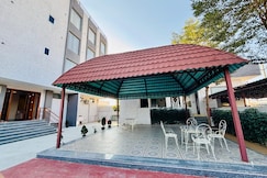 Hotel Moon Valley & Bar, Sikar