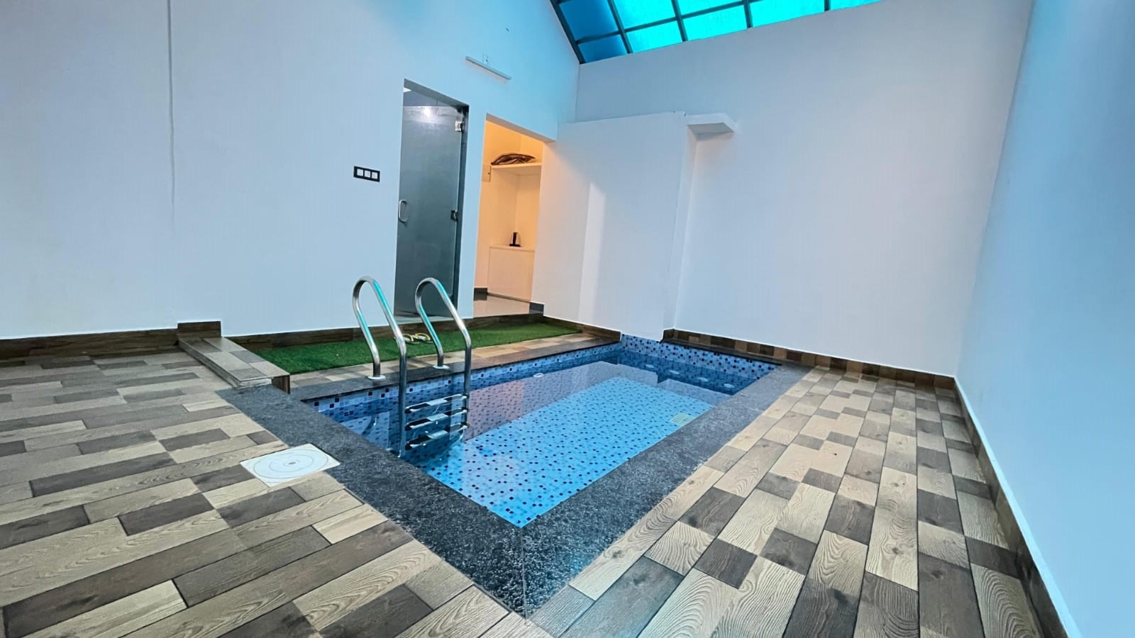 Royal Palace by Five Dreams | Indoor Private Pool Villa - Tap to explore photos