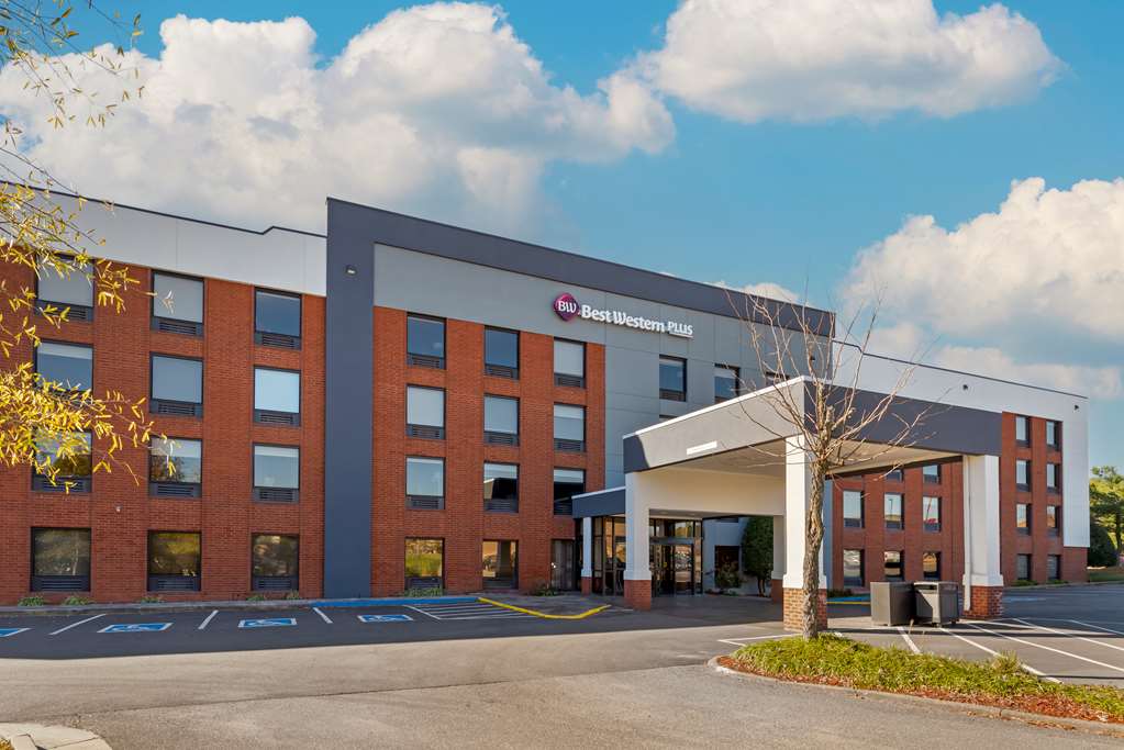 Best Western Executive Hotel - Tap to explore photos