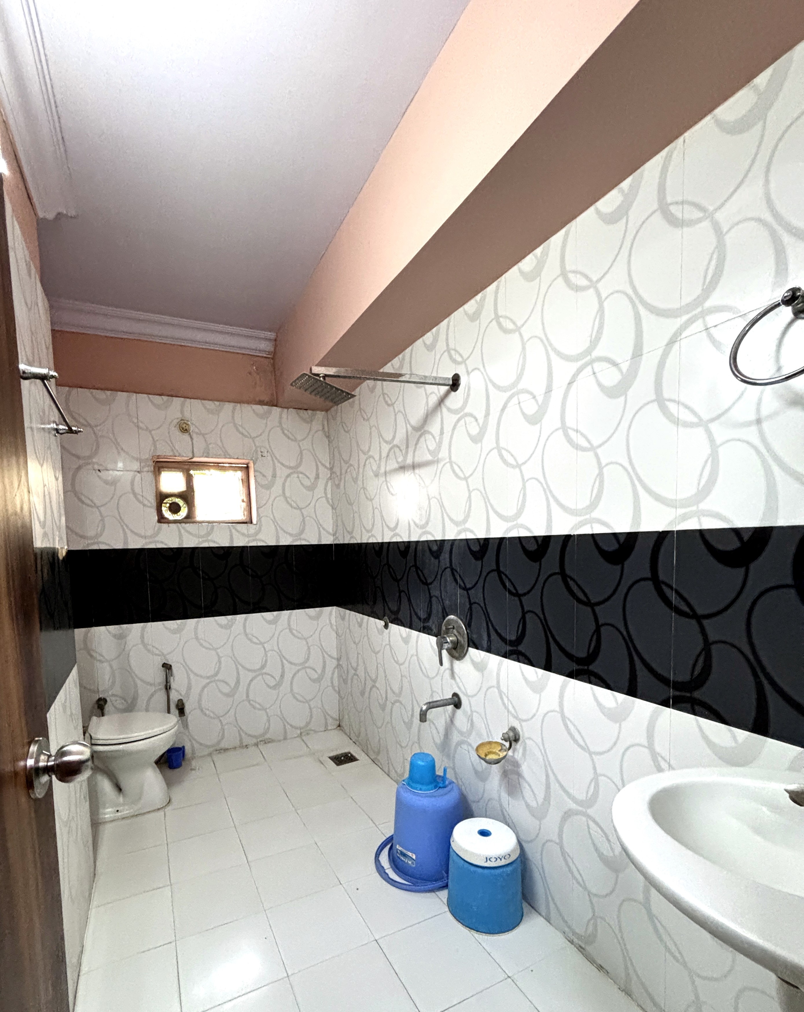 Hotel Manas - Tap to explore photos