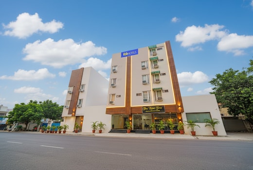 FabHotel Lime Stay - Nr. Yashobhoomi Convention Centre
