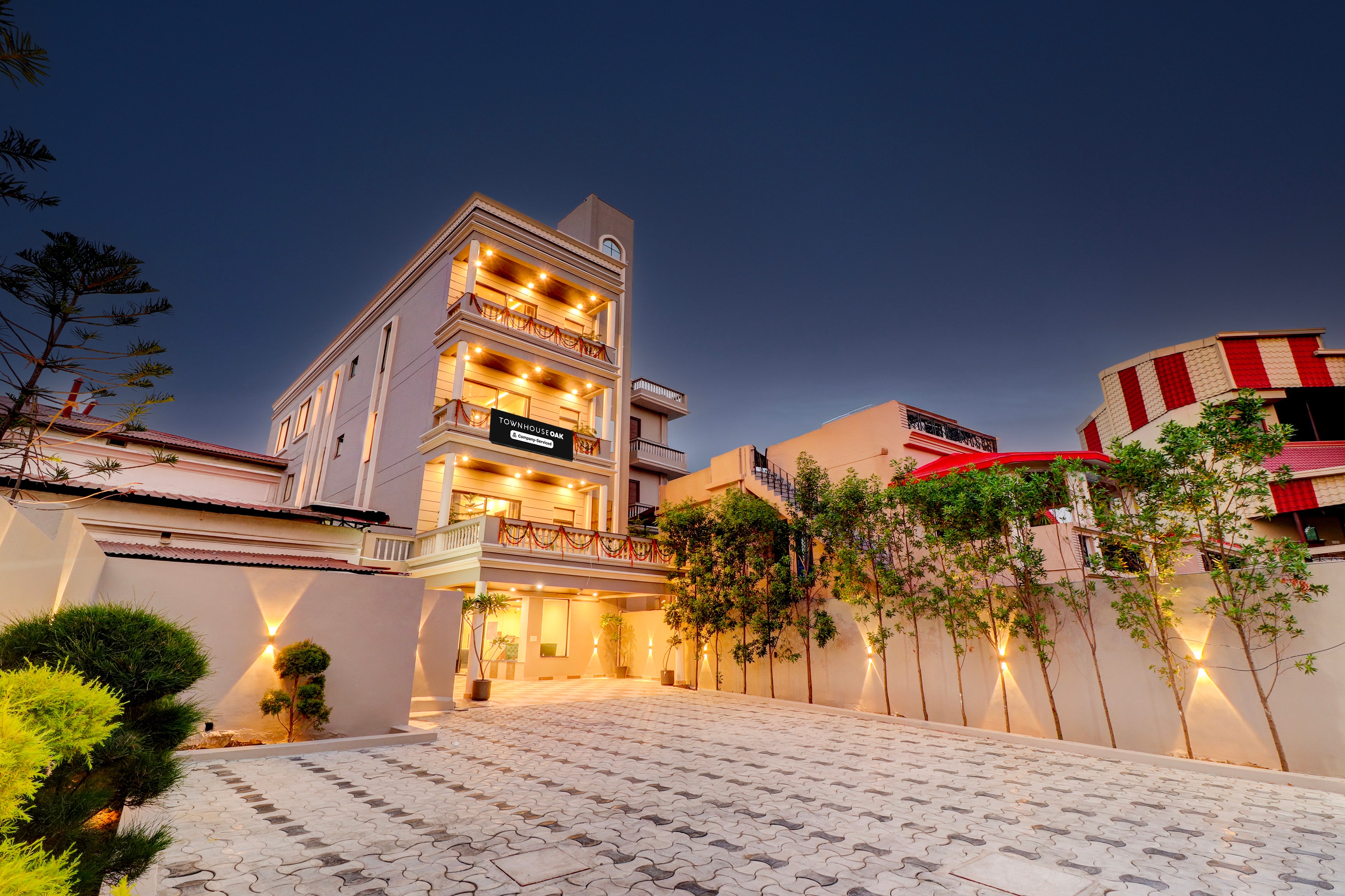 Super Townhouse Oak FRI Dehradun Formerly Hotel EL Portrait - Tap to explore photos