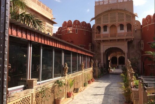 R World Hotel and Restaurant