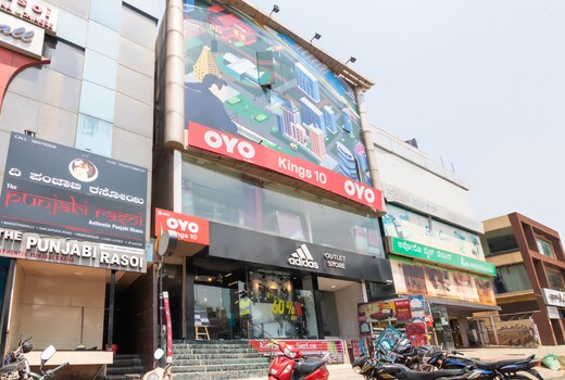 OYO Hotel King's 10, Near Snow City.