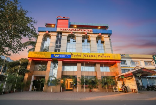 FabHotel Neena Palace