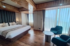 Tharchin Retreat, Koshi