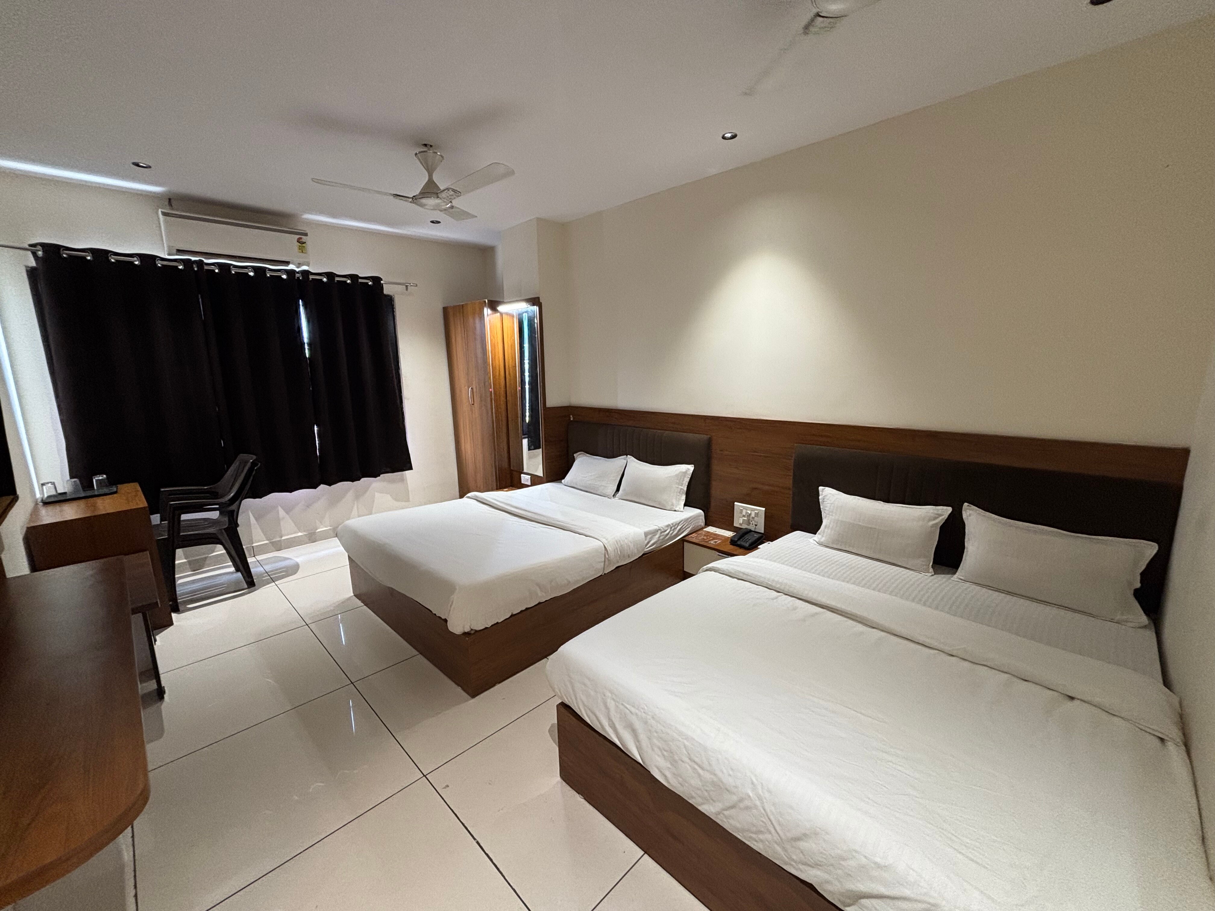 Hotel Vardhman - Tap to explore photos