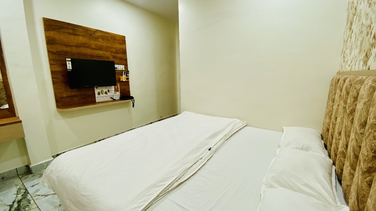 Hotel Malay inn - Tap to explore photos