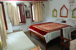 Dudhi Mata home stay chamtipur Patalkot, Parasia