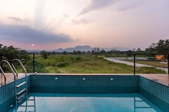 StayVista | 3 BHK Private Pool Two Villa, Murbad