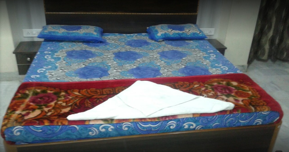 Metro Guest House Basni - Tap to explore photos