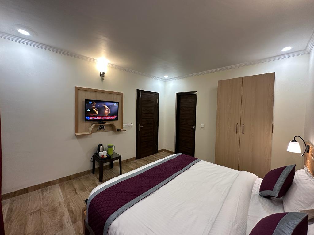 Hotel Aasara-5 KM from Kainchi Dhaam Temple - Tap to explore photos