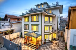 Hotel Mountain Nest (1Min walk to Dal Lake), Srinagar