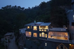 ELIVAAS Beyond the Curb Villa W/ Pvt Jacuzzi, Mohali