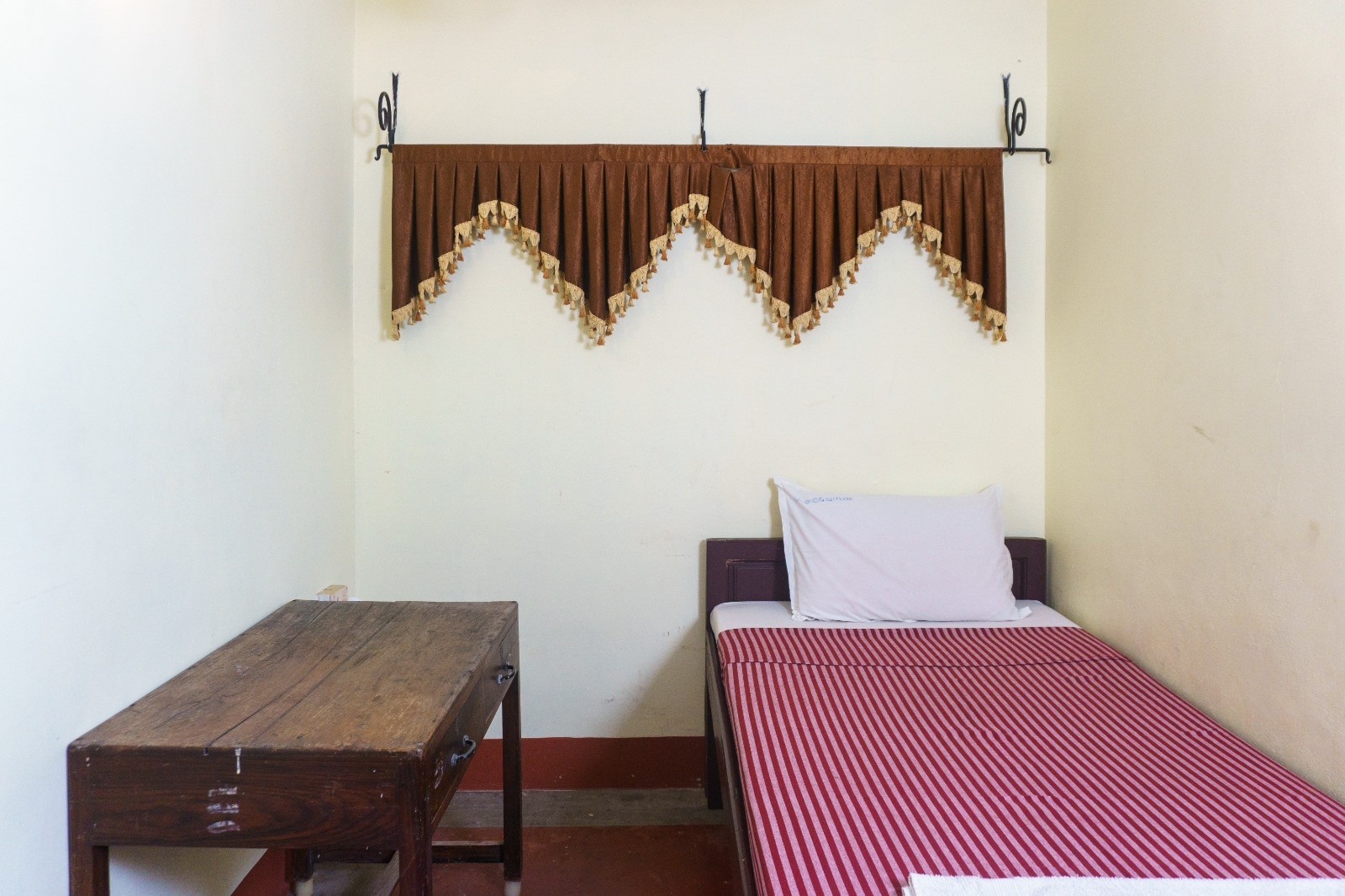 Kailash Guest House - Tap to explore photos
