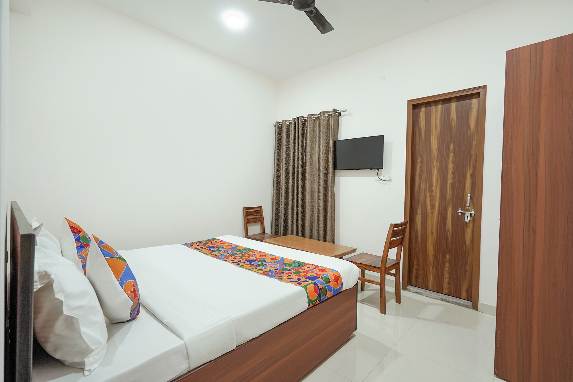 FabHotel Urban Villa - Tap to explore photos