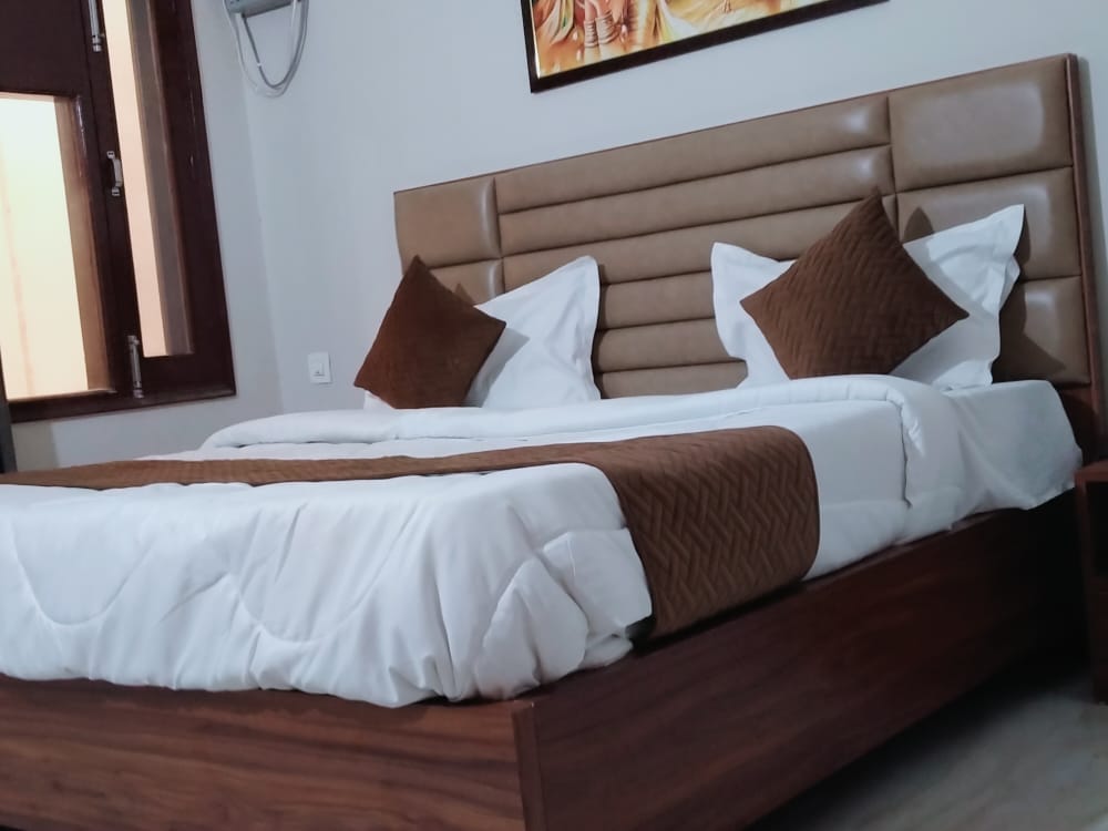 Hotel New Elite ( A Unit of PAHWA HOSPITALITY) - Tap to explore photos