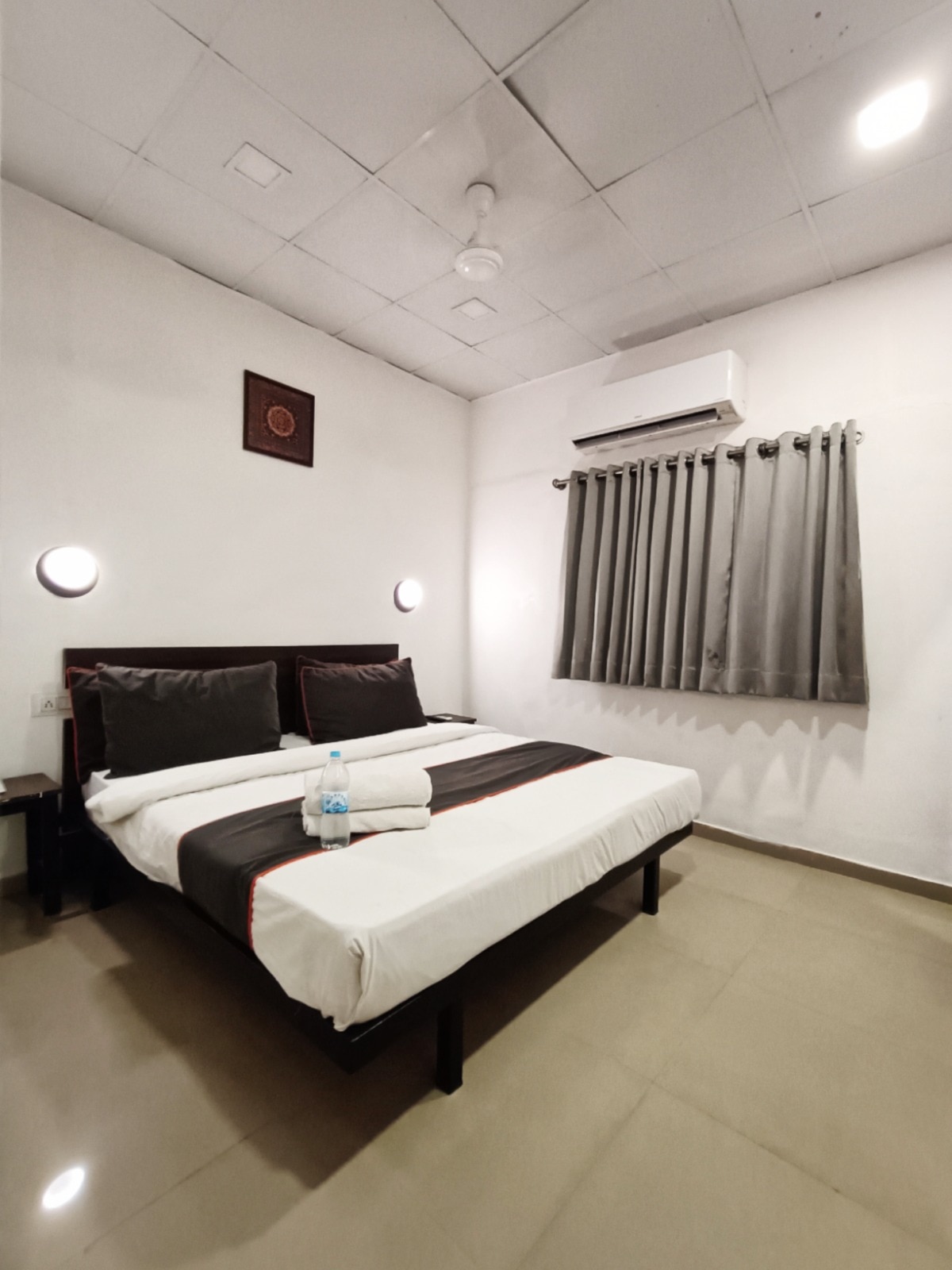 Hotel Gokul Solitaire - Tap to explore photos