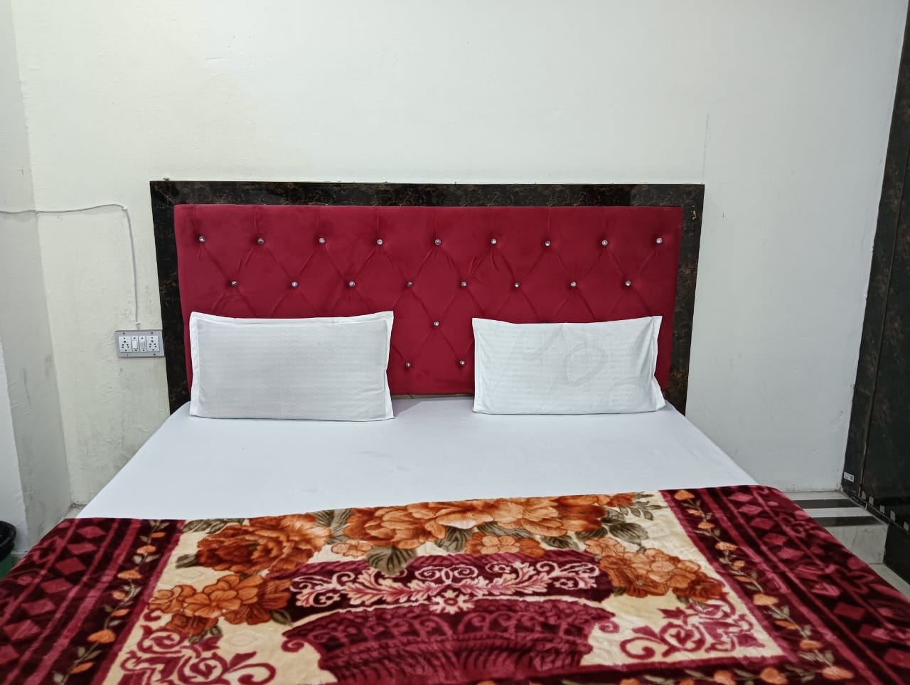 Daksh Hotel - Tap to explore photos